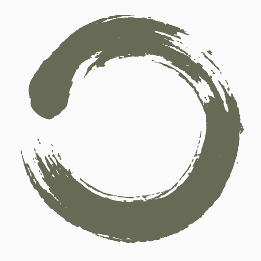 Circular brushstroke in green, symbolising simplicity and minimalism.